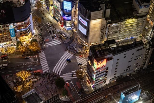 2020年12月の東京・渋谷、スクランブル交差点(HIROSHI H/stock.adobe.com)