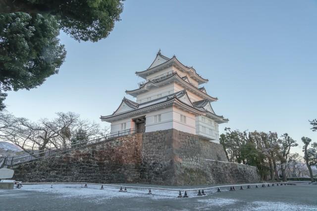 「あそこ閉店するらしいですね」「じゃあ小田原城建てとくか」　空き店舗に鎮座するお城の模型　その意味は？