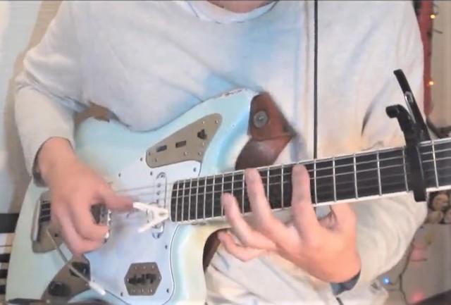 洗濯バサミでギタープレイする動画にネット絶賛　「天才！」「エモい」実は…おもしろ奏法の第一人者！？
