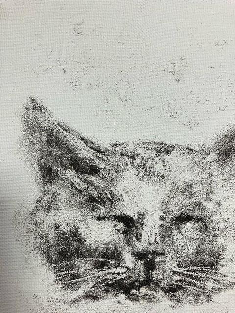 大地の“やっかいもの”が表情豊かな猫たちに！…鹿児島・桜島の火山灰で描いた火山灰アート「ネコ展」