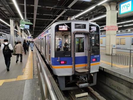 JR東日本に似た車体を持つ南海8000系