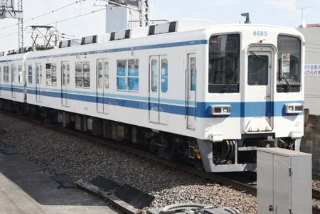 東武鉄道の代表的な通勤電車、8000系。国鉄103系と共通点が多いことから「私鉄の103系」という異名も
