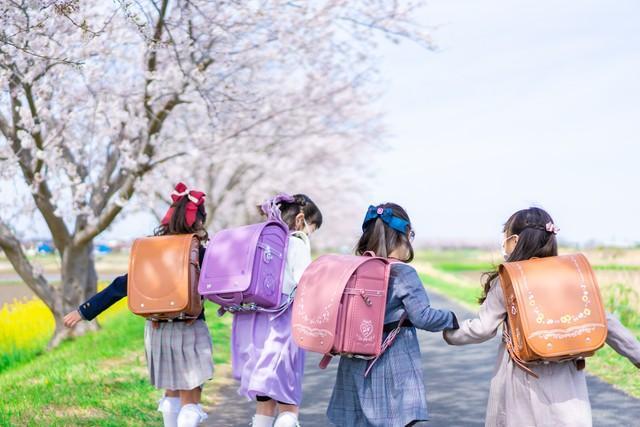 小学生の女の子たち　※イメージ写真（maroke/stock.adobe.com）