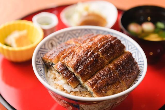 おいしそうなうな丼（うなぎスタイル提供）