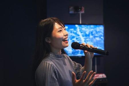 高橋洋子「残酷な天使のテーゼ」と一青窈「ハナミズキ」の強みとは？　カラオケ選曲と年齢のフシギな関係