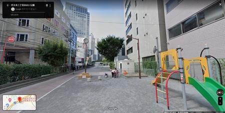 右側奥にあるのが例の砂場(C) Google ストリートビュー