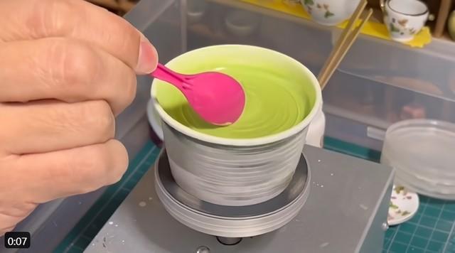 スマートすぎるアイスの食べ方…陶芸家の技に驚き　スルスルッ～と削れる動画に「食べ方が匠」「きっと味も違うハズ」