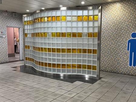 便座に土足の足跡、トイレットペーパーは流さずゴミ箱に山盛り　台湾のトイレ事情「おすすめはMRTの駅」