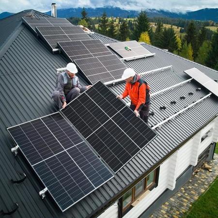 太陽光発電オーナーに聞きました　※画像はイメージです（metamorworks/stock.adobe.com）
