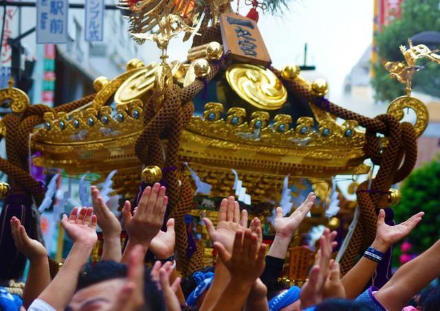 「祭りはなくなってはいけないもの」と思っている人が多い地域　3位「関東」、2位「中国・四国」、1位は？