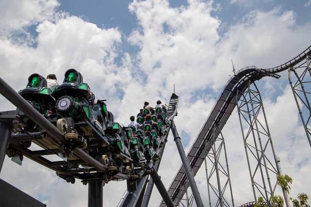 セカオワを聞きながら、逆走に急加速！ 爽快感あふれる新コースターは