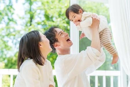 子どもが乳児期（生後一年くらい）に夫に手伝って欲しいことは？　※画像はイメージです（taka/stock.adobe.com）