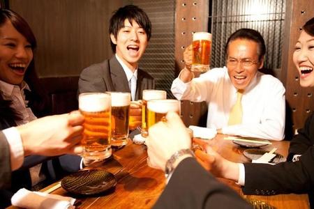 「職場の飲み会」は好きですか？　※画像はイメージです（Paylessimages/stock.adobe.com）