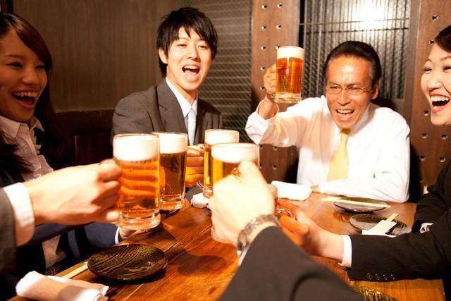 「職場の飲み会」若者は意外に嫌いじゃない？…「好き」の割合、20代が最多に