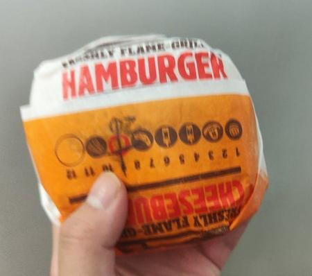 チーズ20枚、2260kcal！？タイ限定バーキンのハンバーガーが狂気的 「一口目はおいしいけど二度と食べたくない」現地の食レポ