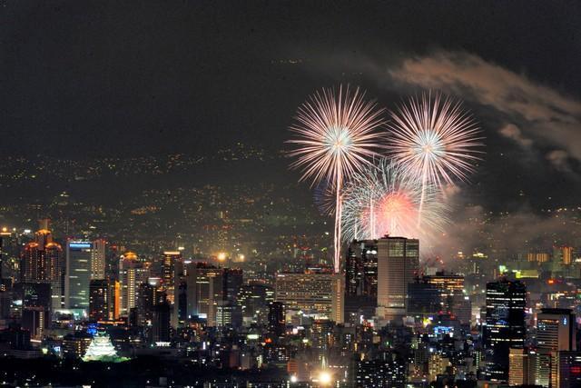 天神祭の奉納花火／大阪市（photoAC）