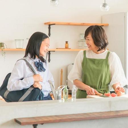 将来は「ずっと実家住まい、独身・子どもなしがいい」と答えた中高生の割合は？　男女で”結婚”への意識の差が…