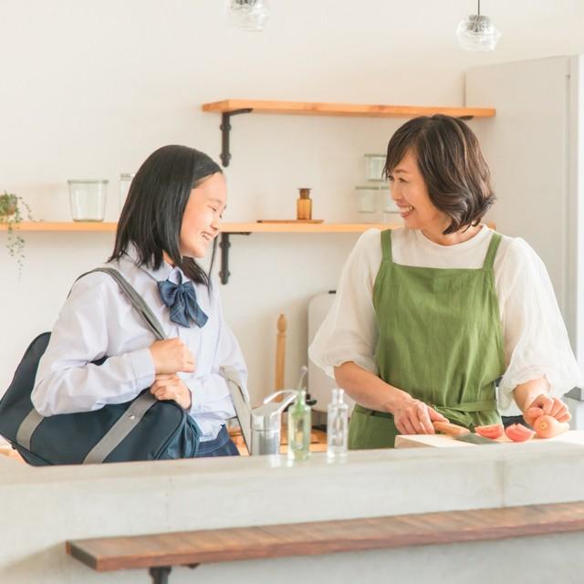 実家は居心地よいんです…　※画像はイメージです（buritora/stock.adobe.com）