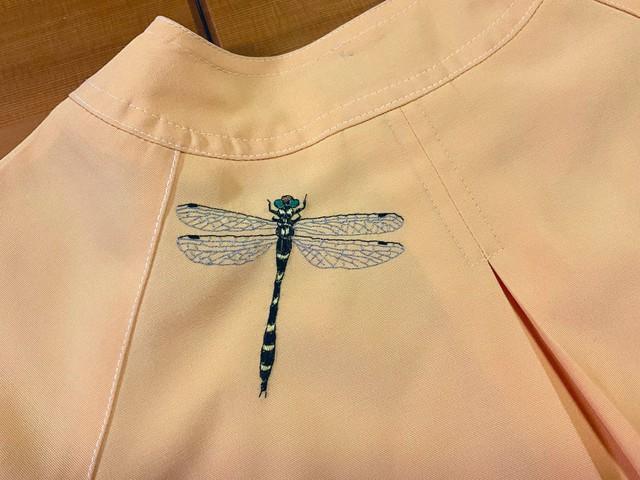 お母さんが子供のためにほどこしたオニヤンマの刺繍が話題（伊藤止めさん提供）