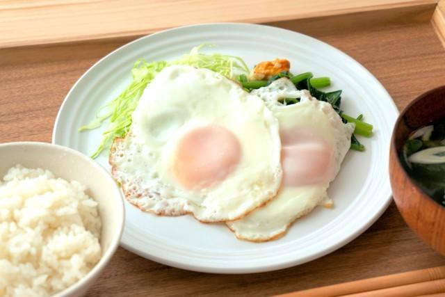 目玉焼きに合う調味料は？　※画像はイメージです（photoAC）