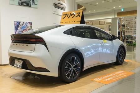 次に買いたいクルマは　3位「アルファード」、2位「N-BOX」、1位は…モデルチェンジで注目を集めたハイブリッド車