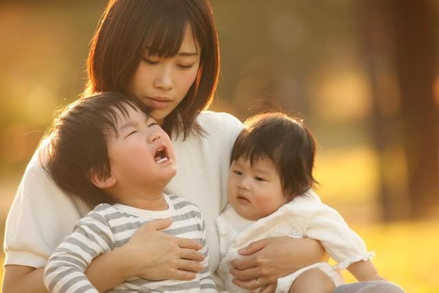 きわめて厳しい暮らしを送るひとり親家庭の実態が明らかとなりました　※画像はイメージです（maroke/stock.adobe.com）