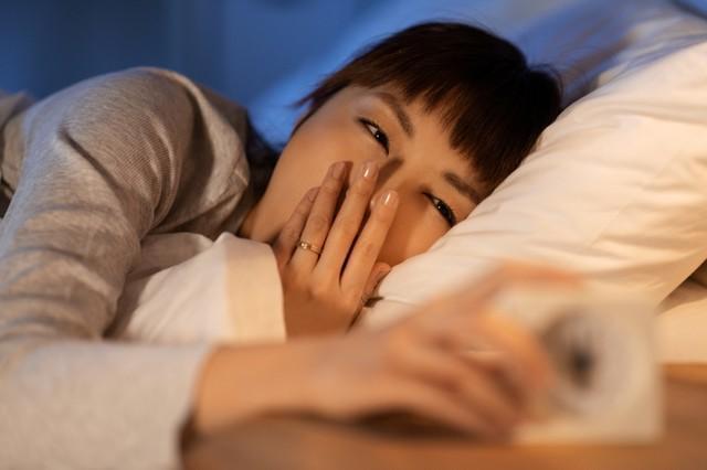 体型に悩んでいる人ほど「平日の睡眠時間が短い」傾向に！？　1万人の睡眠実態を大調査