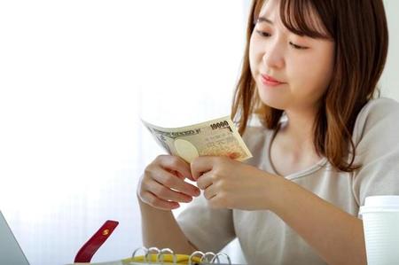 33歳女性「借金返済が月11万円、貯金がありません」…FPが訴える、今“最優先”にすべきこと