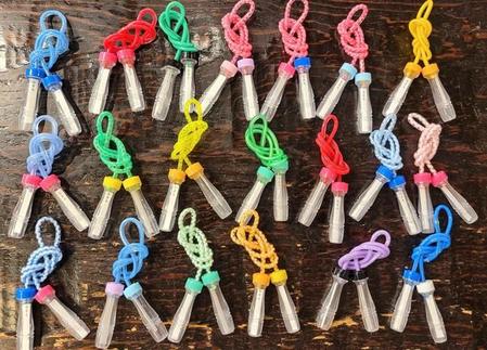 ネットで注目された写真「ミニチュアのコイツに惹かれました」（注文の多い雑貨店提供）