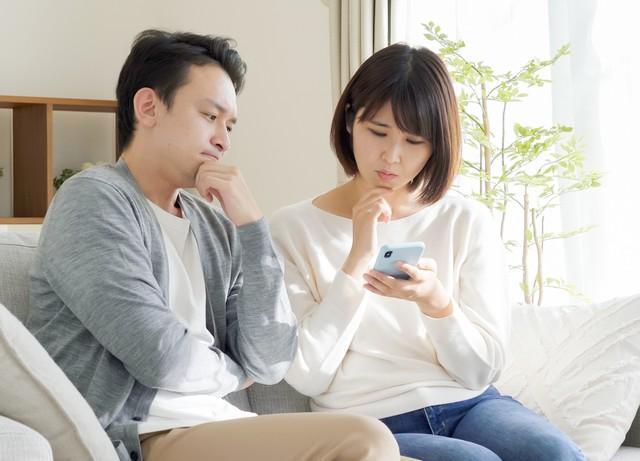 結婚のハードルは「経済的問題」が最多　※画像はイメージです（polkadot/stock.adobe.com）