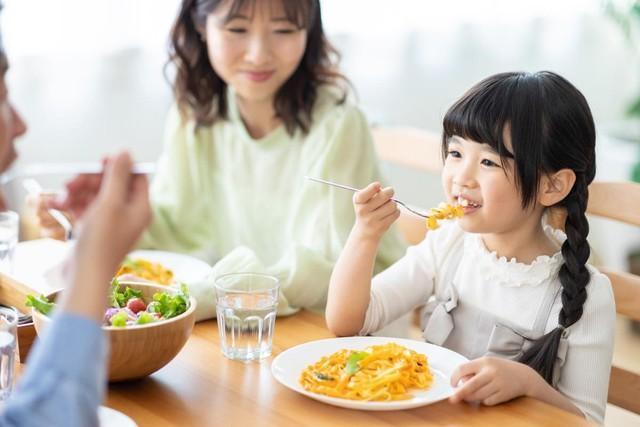 家計に占める食費の割合、どれくらい？　世帯主の年齢・年間収入別の実情は【FPが解説】