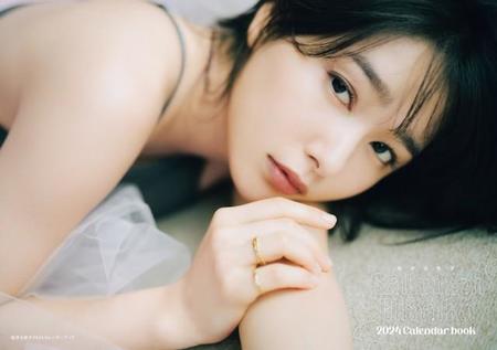 解禁された「桜井日奈子2024カレンダーブック」の表紙画像（東京ニュース通信社刊）