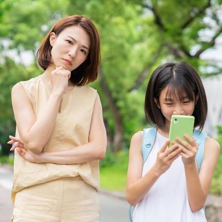 こんなにスマホやネットを使って…うちの子は大丈夫！？　気をつけたい「依存症」のサイン【保健所職員が解説】