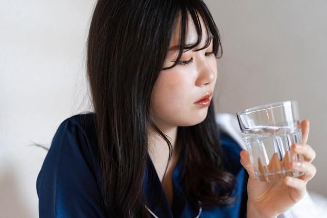 水を飲むのがダイエットにいいというのは本当でしょうか　※画像はイメージです（peach100/stock.adobe.com）