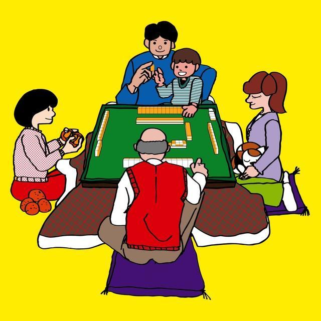 昭和レトロ　こたつ　アンティーク　麻雀　天板 昭和のこたつ、天板の裏は「緑色のゲームマット」だった？ 現在