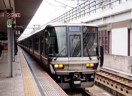 京阪神を速達…俊足ぶりが話題の新快速、滋賀県内で「停車駅急増」の謎　それでも関東の快速列車と比較してみると…