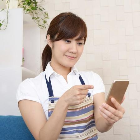 主婦に人気の副業　2位は「アンケートモニター」　スマホを使って気軽にできる副業が上位に