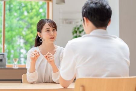 夫婦でどのくらい会話していますか？　※画像はイメージです（taka/stock.adobe.com）