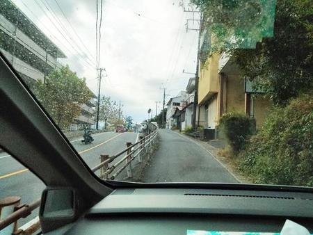 左側が車道で、こちらは歩道に見える！？（画像提供：車イッシーさん）