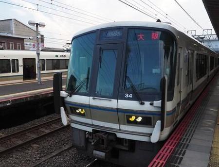 「快速　うれシート」が連結される奈良駅発おおさか東線経由の直通快速大阪行き