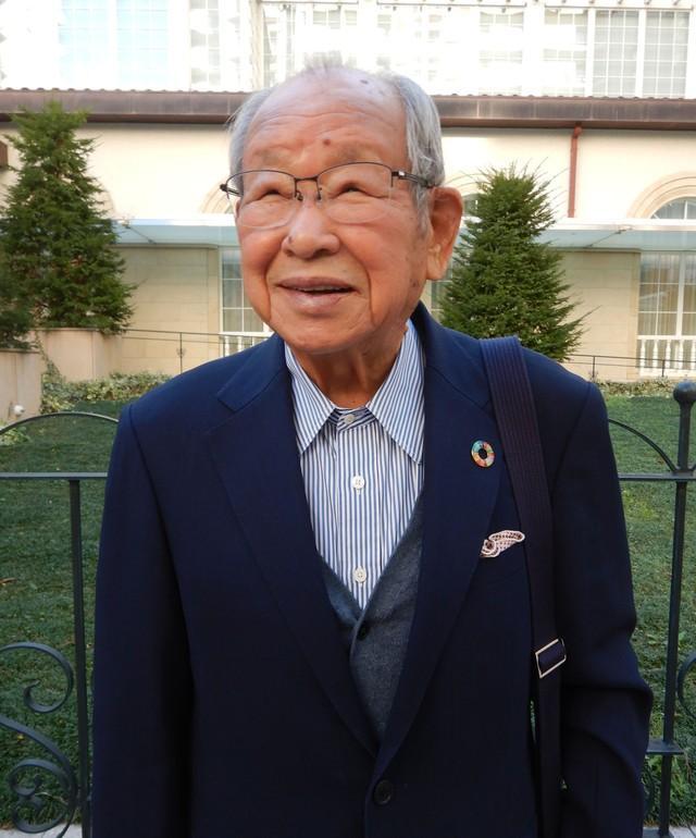 ３８年ぶりの日本一を達成した阪神や岡田監督について話す吉田さん（兵庫県宝塚市）