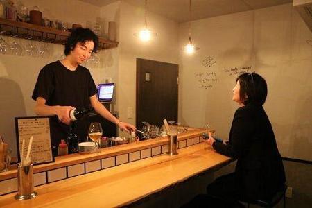 夢だったオープンまで1時間半、ワイン200本も店も全て焼けてなくなった　岡山の繁華街火災1年、ワインバー店主の軌跡