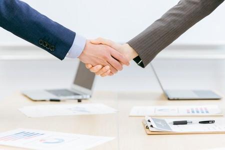 上場企業におけるM＆A業界平均年収ランキング　2位は「ストライク」の1438.2万円、1位は3000万円超え