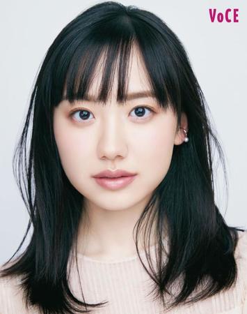 女性誌『VOCE』（講談社）2月号の表紙に登場した芦田愛菜さん