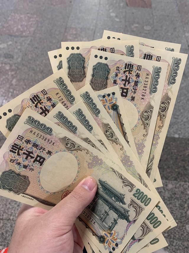 両替したらまさかの全部2000円札！？（提供：前田妃奈さん）