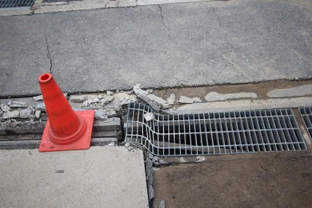 ぐにゃっと曲がったグレーチング（提供画像）