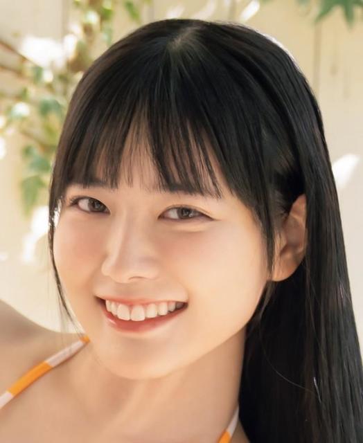 元OLグラドル東雲うみさん 美ボディ際立つビキニやぴったりニット姿 月 