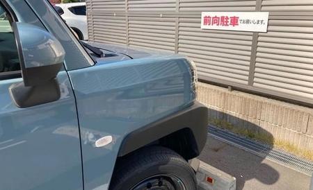 【なぜこんなルールが？】コンビニなどでよく見かける「前向き駐車でお願いします」…うまく駐車する方法と、後退時のコツ