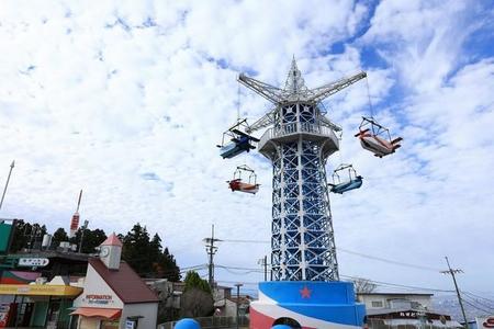 生駒山上で今も現役の飛行塔　実は日本最古…稼働して95年、戦争を生き延びた土木遺産