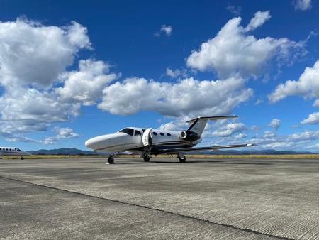 航空大学校の卒業生らが始めた事業「ペット同伴フライト」。関心は高まるばかり…！